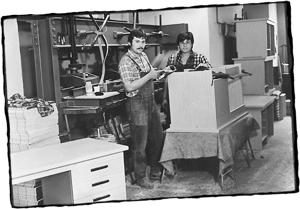 Jürgen und Andreas Hunger in der alten Werkstatt | Historie Manufaktur Hunger Jürgen und Andreas Hunger in der alten Werkstatt | Historie Manufaktur Hunger