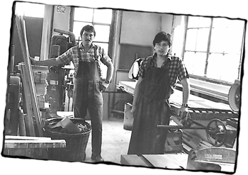 Jürgen und Andreas Hunger in der alten Werkstatt | Historie Manufaktur Hunger Jürgen und Andreas Hunger in der alten Werkstatt | Historie Manufaktur Hunger